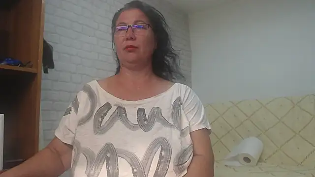 Snapshot of EmmaSquirt chatting on 09-15-25, 05:30 EmmaSquirt online show from 09-15-25, 05:30