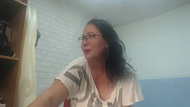 Snapshot of EmmaSquirt chatting on 11-16-25, 09:08 EmmaSquirt online show from 11-16-25, 09:08