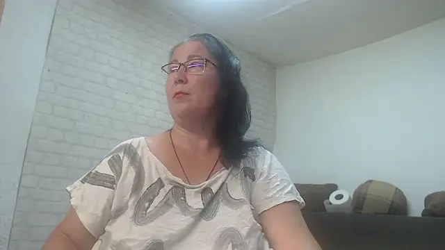 Snapshot of EmmaSquirt chatting on 06-04-26, 05:45 EmmaSquirt online show from 06-04-26, 05:45