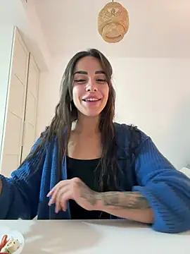 Snapshot of Alisa-Marie chatting on 03-21-25, 05:23 Alisa-Marie online show from 03-21-25, 05:23