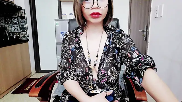 Miu-Le online show from 11-18-25, 06:00