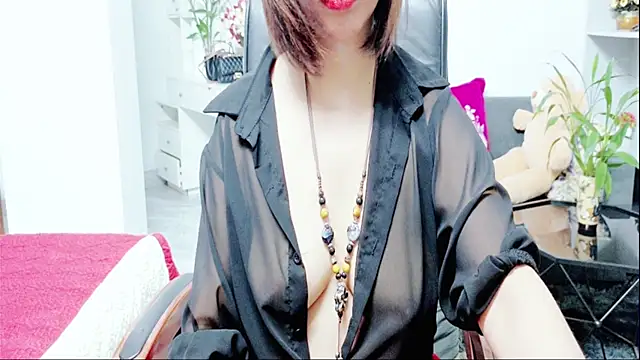 Snapshot of Miu-Le chatting on 07-17-26, 08:17 Miu-Le online show from 07-17-26, 08:17