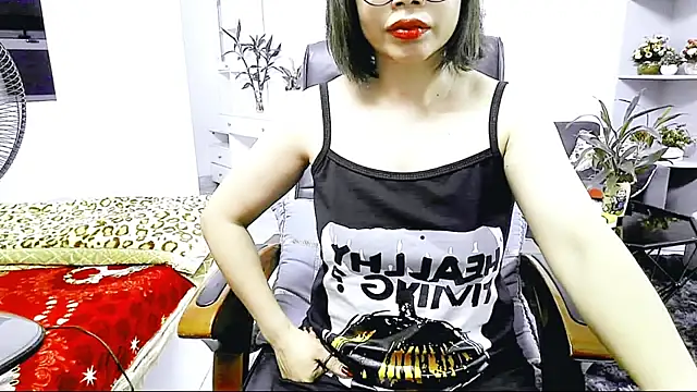 Snapshot of Miu-Le chatting on 05-07-26, 01:47 Miu-Le online show from 05-07-26, 01:47