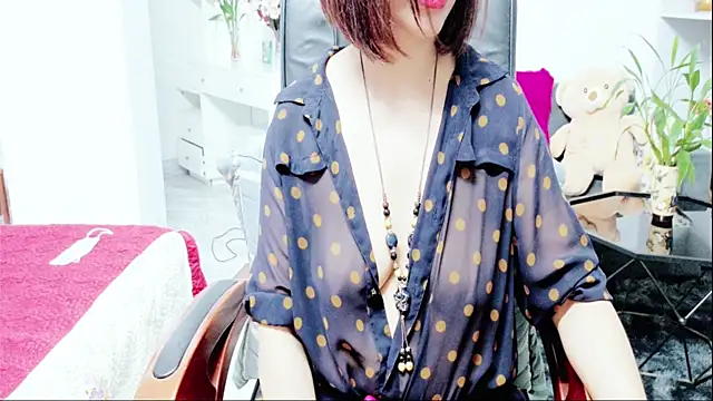 Snapshot of Miu-Le chatting on 07-13-26, 08:35 Miu-Le online show from 07-13-26, 08:35