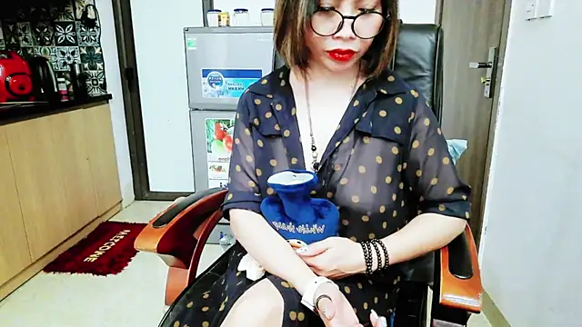 Miu-Le online show from 11-23-25, 07:02