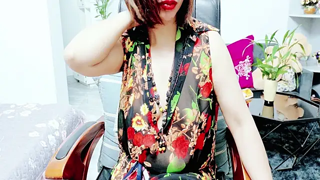 Snapshot of Miu-Le chatting on 06-23-26, 08:29 Miu-Le online show from 06-23-26, 08:29