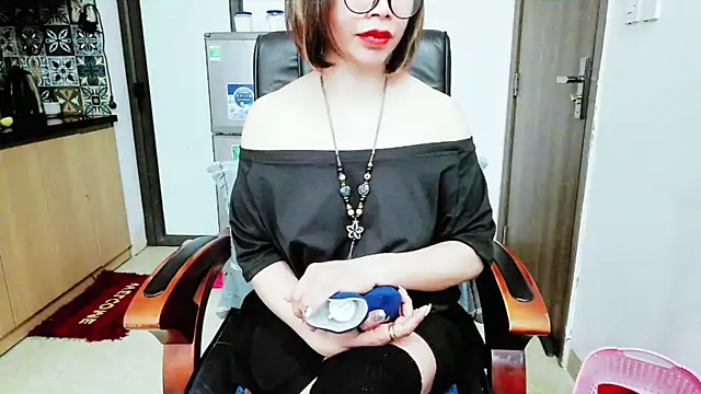 Miu-Le online show from 12-05-25, 09:23