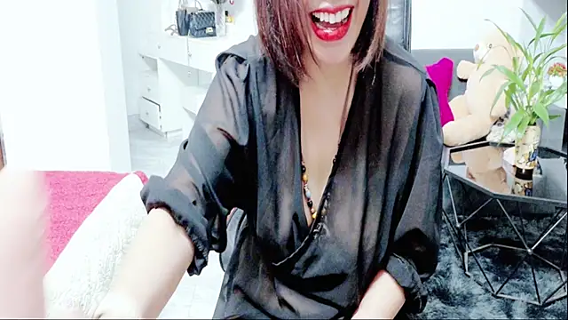 Snapshot of Miu-Le chatting on 07-18-26, 08:23 Miu-Le online show from 07-18-26, 08:23