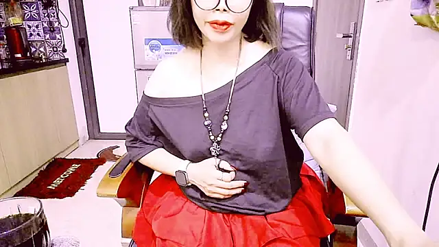 Snapshot of Miu-Le chatting on 04-20-26, 06:42 Miu-Le online show from 04-20-26, 06:42