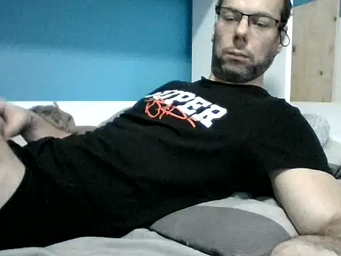 Snapshot of SEBIX-35 chatting on 11-24-25, 07:30 SEBIX-35 online show from 11-24-25, 07:30