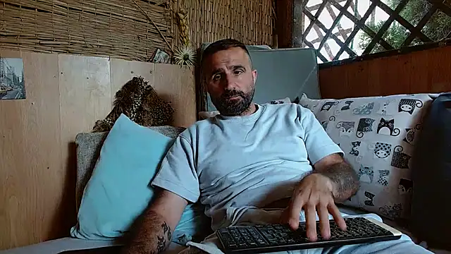 Snapshot of ivat80 chatting on 06-18-26, 11:48 ivat80 online show from 06-18-26, 11:48