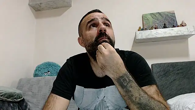 Snapshot of ivat80 chatting on 12-15-24, 04:59 ivat80 online show from 12-15-24, 04:59