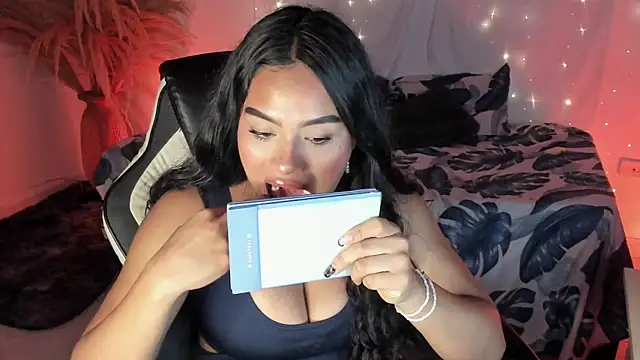 Riana Kean online show from 04-11-26, 01:46