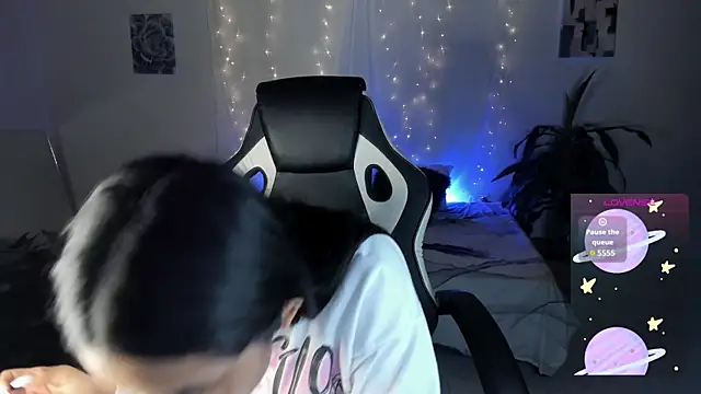 Riana Kean online show from 10-23-25, 02:10