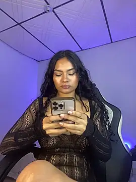 Snapshot of Riana_Kean chatting on 02-17-25, 11:43 Riana Kean online show from 02-17-25, 11:43