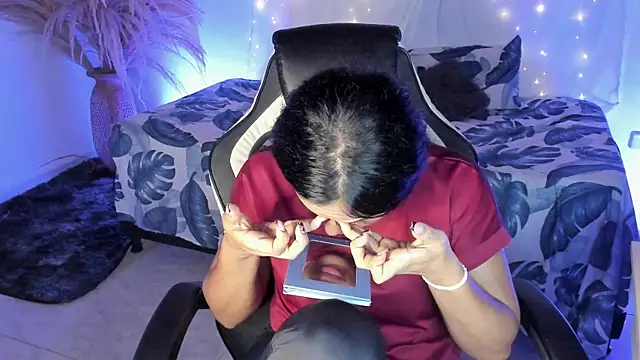 Riana Kean online show from 04-15-26, 01:44