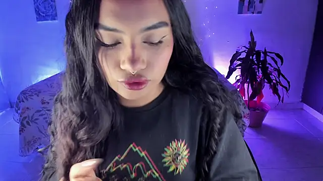 Riana Kean online show from 11-17-25, 01:20