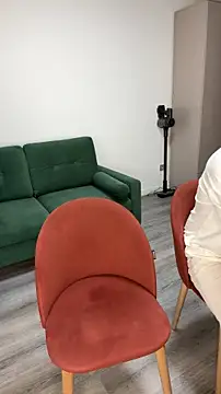 Snapshot of MrMrsRight chatting on 06-02-26, 12:05 MrMrsRight online show from 06-02-26, 12:05