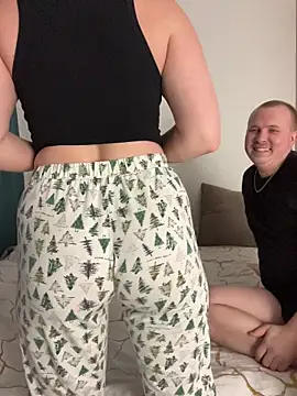 Snapshot of MrMrsRight chatting on 01-18-26, 10:40 MrMrsRight online show from 01-18-26, 10:40