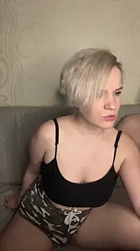 Snapshot of MrMrsRight chatting on 03-07-25, 07:16 MrMrsRight online show from 03-07-25, 07:16