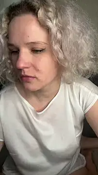 Snapshot of MrMrsRight chatting on 02-20-25, 11:53 MrMrsRight online show from 02-20-25, 11:53