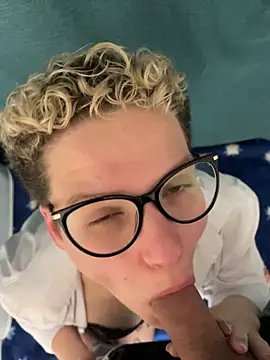 MrMrsRight online show from 12-19-25, 05:15