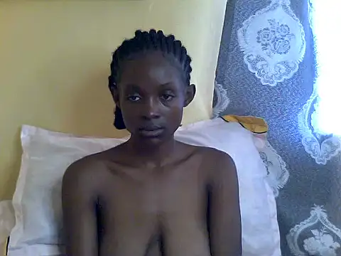 Snapshot of petite_clara24 chatting on 11-21-25, 02:38 petite clara24 online show from 11-21-25, 02:38