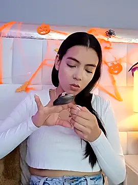 Julie Bennet online show from 10-23-25, 04:00