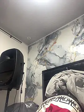 Snapshot of andy_dwels777 chatting on 12-18-25, 01:00 andy dwels777 online show from 12-18-25, 01:00