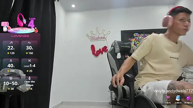 Snapshot of andy_dwels777 chatting on 09-21-25, 10:48 andy dwels777 online show from 09-21-25, 10:48