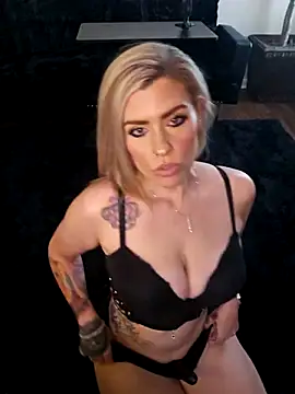 Snapshot of ellieconradxo chatting on 10-06-25, 05:02 ellieconradxo online show from 10-06-25, 05:02