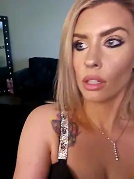 Snapshot of ellieconradxo chatting on 10-02-25, 05:38 ellieconradxo online show from 10-02-25, 05:38