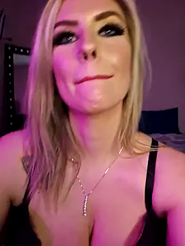 Snapshot of ellieconradxo chatting on 02-08-25, 09:15 ellieconradxo online show from 02-08-25, 09:15