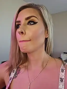 Snapshot of ellieconradxo chatting on 03-18-25, 05:23 ellieconradxo online show from 03-18-25, 05:23