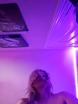 Snapshot of ellieconradxo chatting on 03-21-25, 03:22 ellieconradxo online show from 03-21-25, 03:22