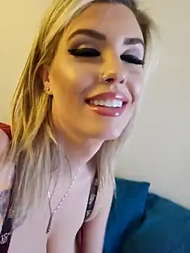 Snapshot of ellieconradxo chatting on 12-30-24, 06:27 ellieconradxo online show from 12-30-24, 06:27