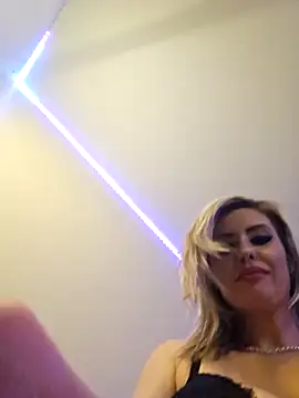 Snapshot of ellieconradxo chatting on 01-03-25, 06:44 ellieconradxo online show from 01-03-25, 06:44