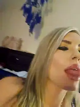 Snapshot of ellieconradxo chatting on 01-17-25, 03:55 ellieconradxo online show from 01-17-25, 03:55