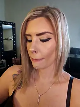 Snapshot of ellieconradxo chatting on 09-18-25, 03:59 ellieconradxo online show from 09-18-25, 03:59