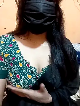 Snapshot of Beauty-khan chatting on 10-27-25, 05:03 Beauty-khan online show from 10-27-25, 05:03