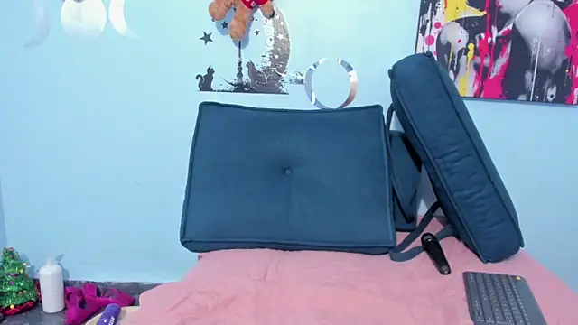  luna  sweet  online show from 10-18-25, 01:18