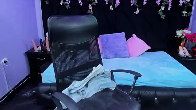 Cocoo Nuth online show from 11-27-25, 02:23