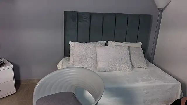 Snapshot of Alli_cooper chatting on 04-14-26, 01:16 Alli cooper online show from 04-14-26, 01:16