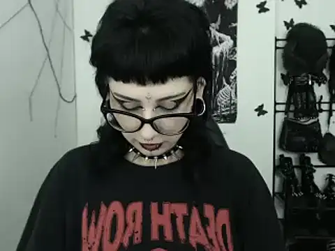 n0sferatus   online show from 12-21-25, 04:03