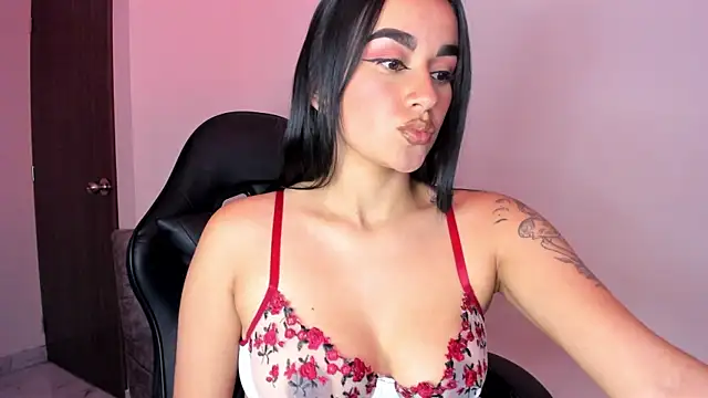 Julieth Stoone online show from 12-16-24, 01:53