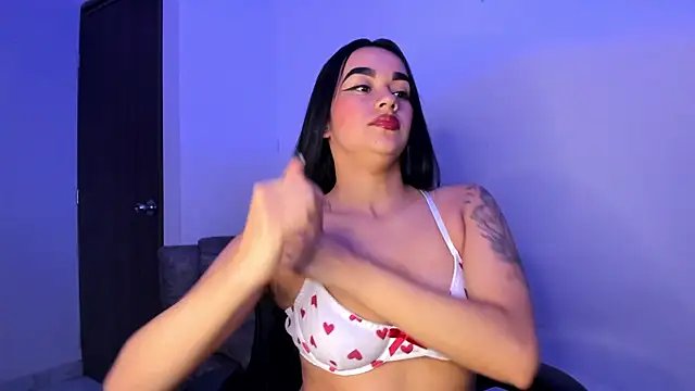 Julieth Stoone online show from 12-18-24, 03:47