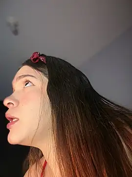 Snapshot of Zeli_66 chatting on 02-15-26, 06:03 Zeli 66 online show from 02-15-26, 06:03