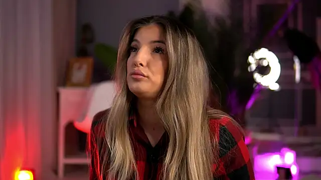 KellyMathews online show from 09-26-25, 01:56