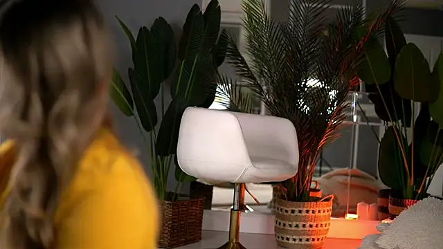 KellyMathews online show from 10-31-25, 01:46