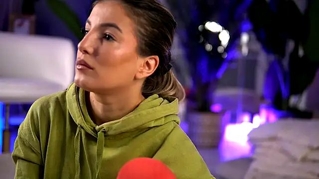 KellyMathews online show from 10-28-25, 02:56